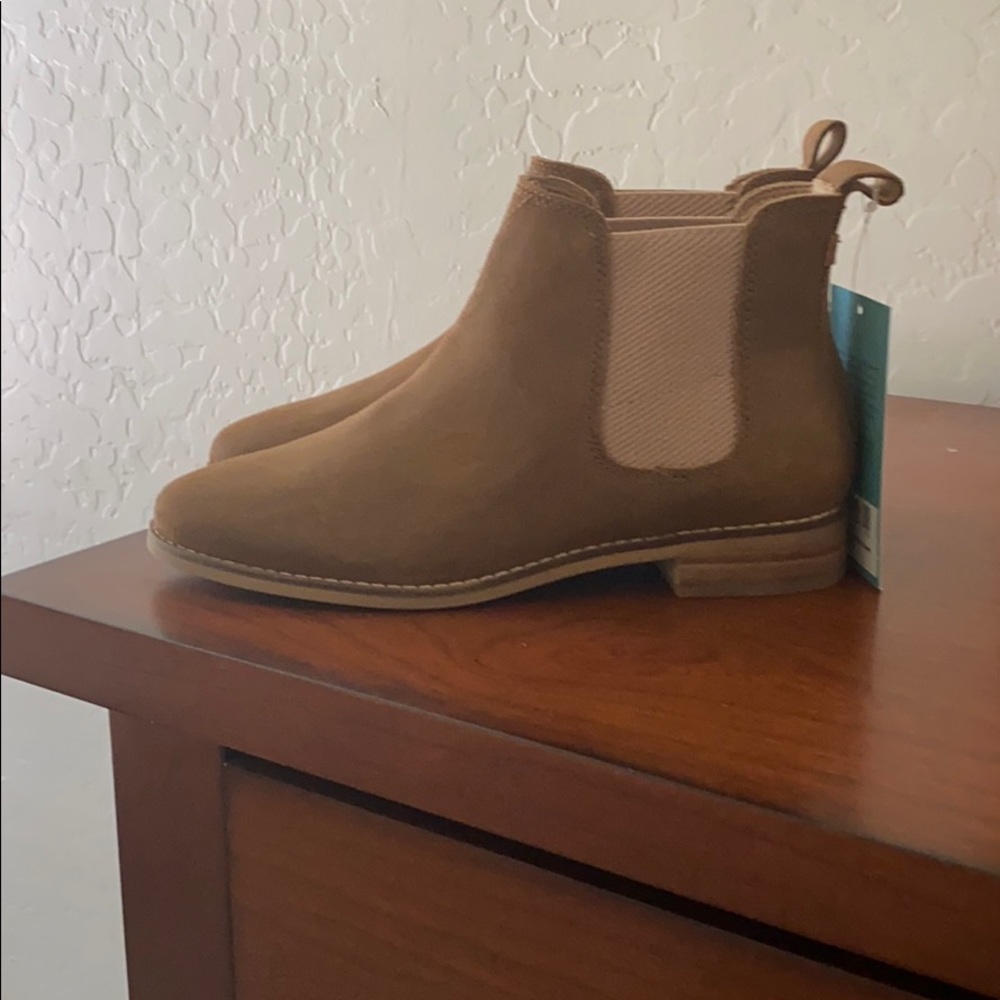 NEW Toms Ella Booties! Desert Tan Waxy Suede